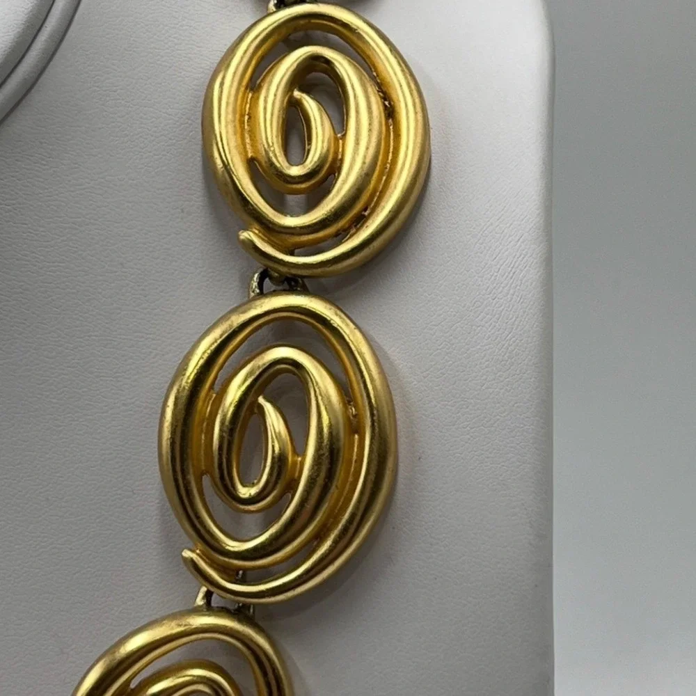 Vintage Modernist‎ Matte Gold Tone Satin Finish Swirl Link Toggle Necklace